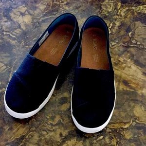 Black size 8 Toms